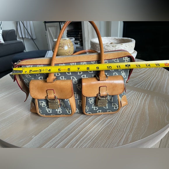 Dooney & Bourke| Tan & Gray Logo Satchel with Double Pocket Lockā¢ā¢ā¢Y2k style - Picture 17 of 17